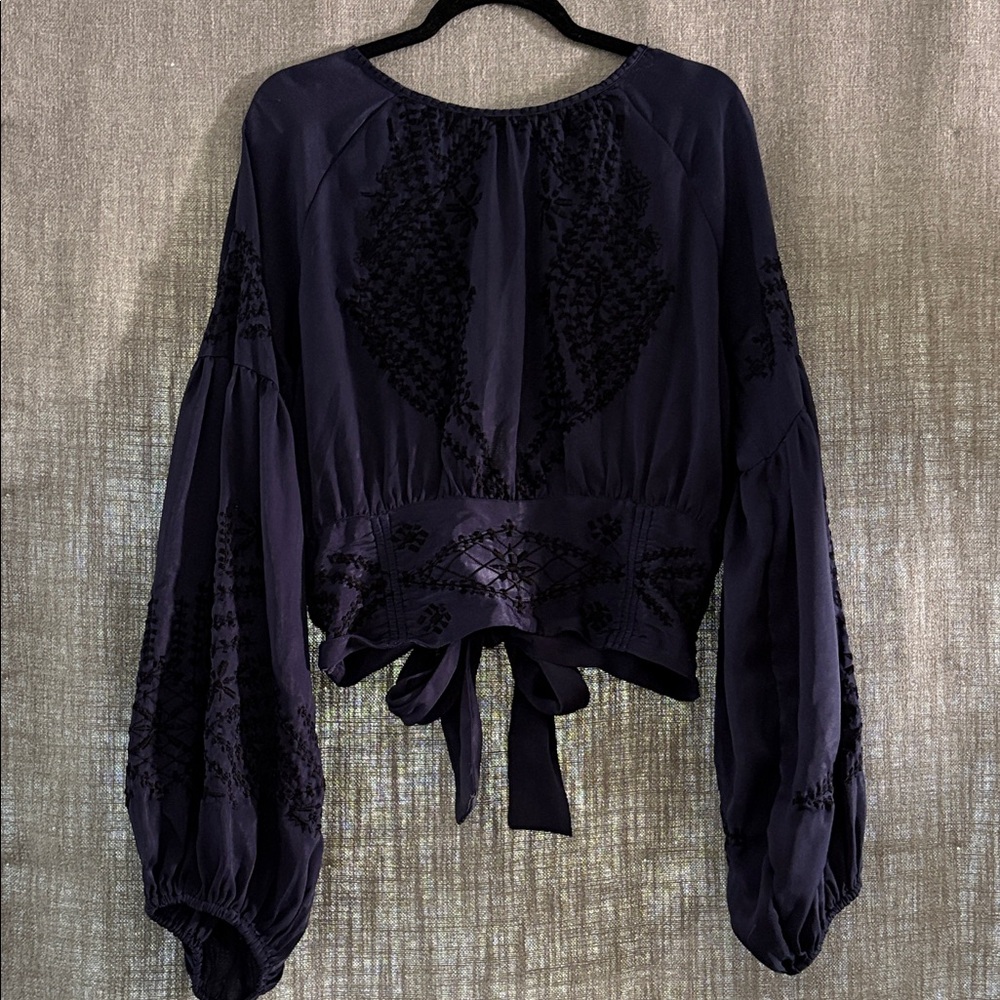 GORGEOUS Embroidered balloon sleeve BOHO top - looks and feels like silk!